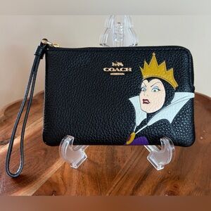 Disney x Coach Evil Queen Limited Edition Corner Zip Wristlet CC333 EUC